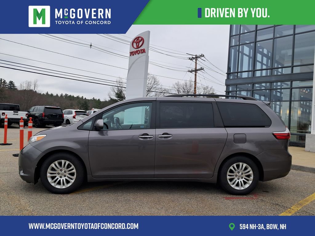 Used 2015 Toyota Sienna XLE w/ XLE Navigation Package FWD image 2