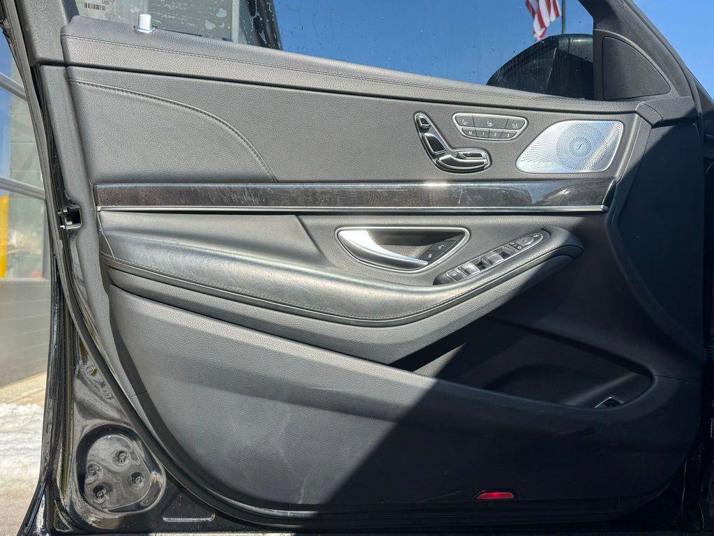 Used 2019 Mercedes-Benz S 560 4MATIC Sedan w/ AMG Line Exterior image 23