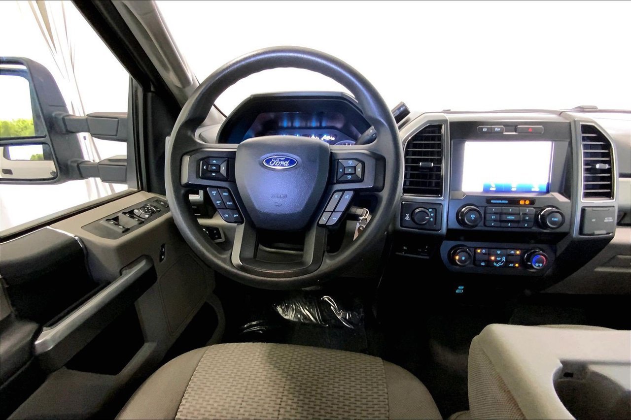 Used 2022 Ford F250 XLT w/ XLT Value Package AWD/4WD image 4