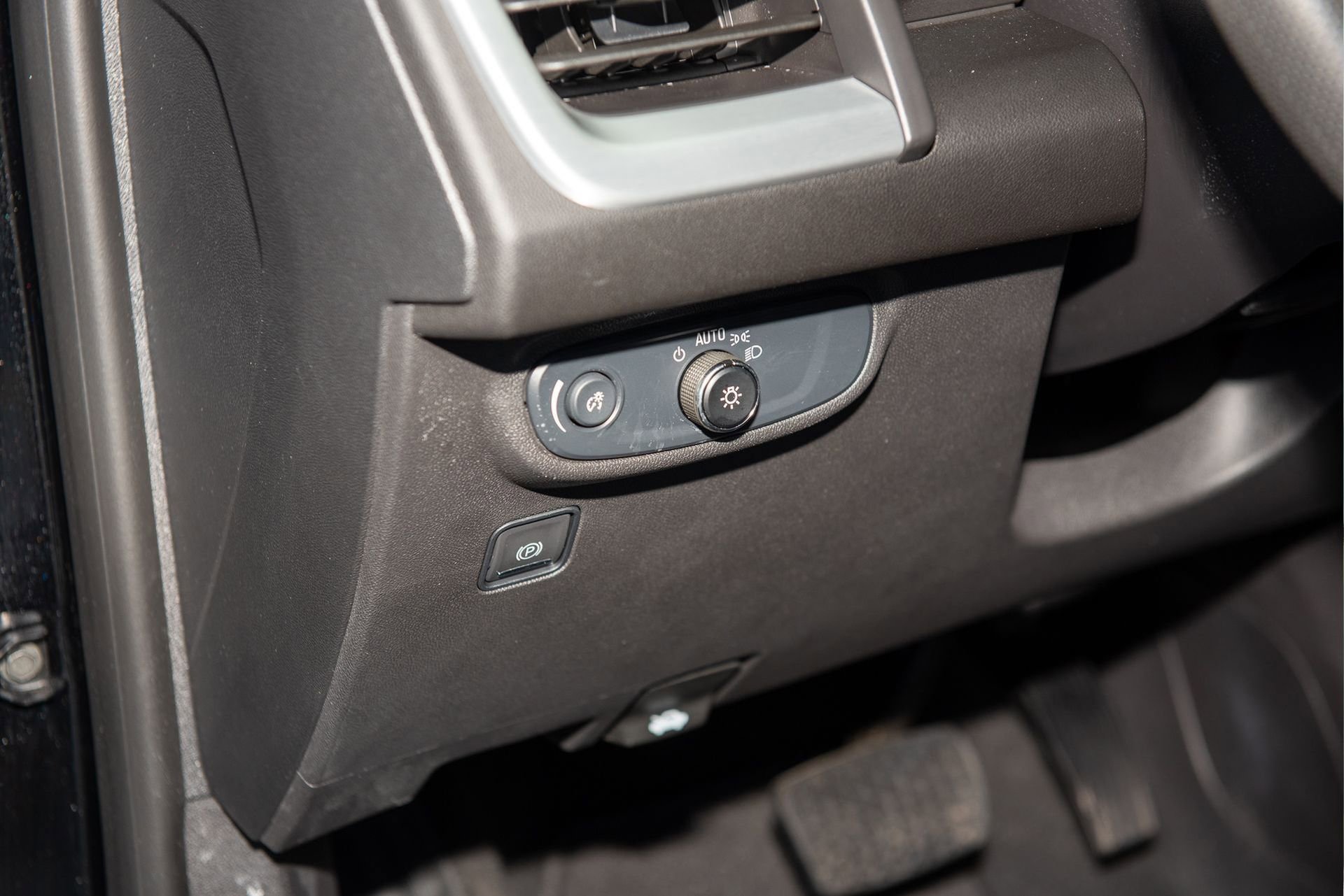 Used 2024 GMC Terrain SLE w/ Driver Convenience Package image 26