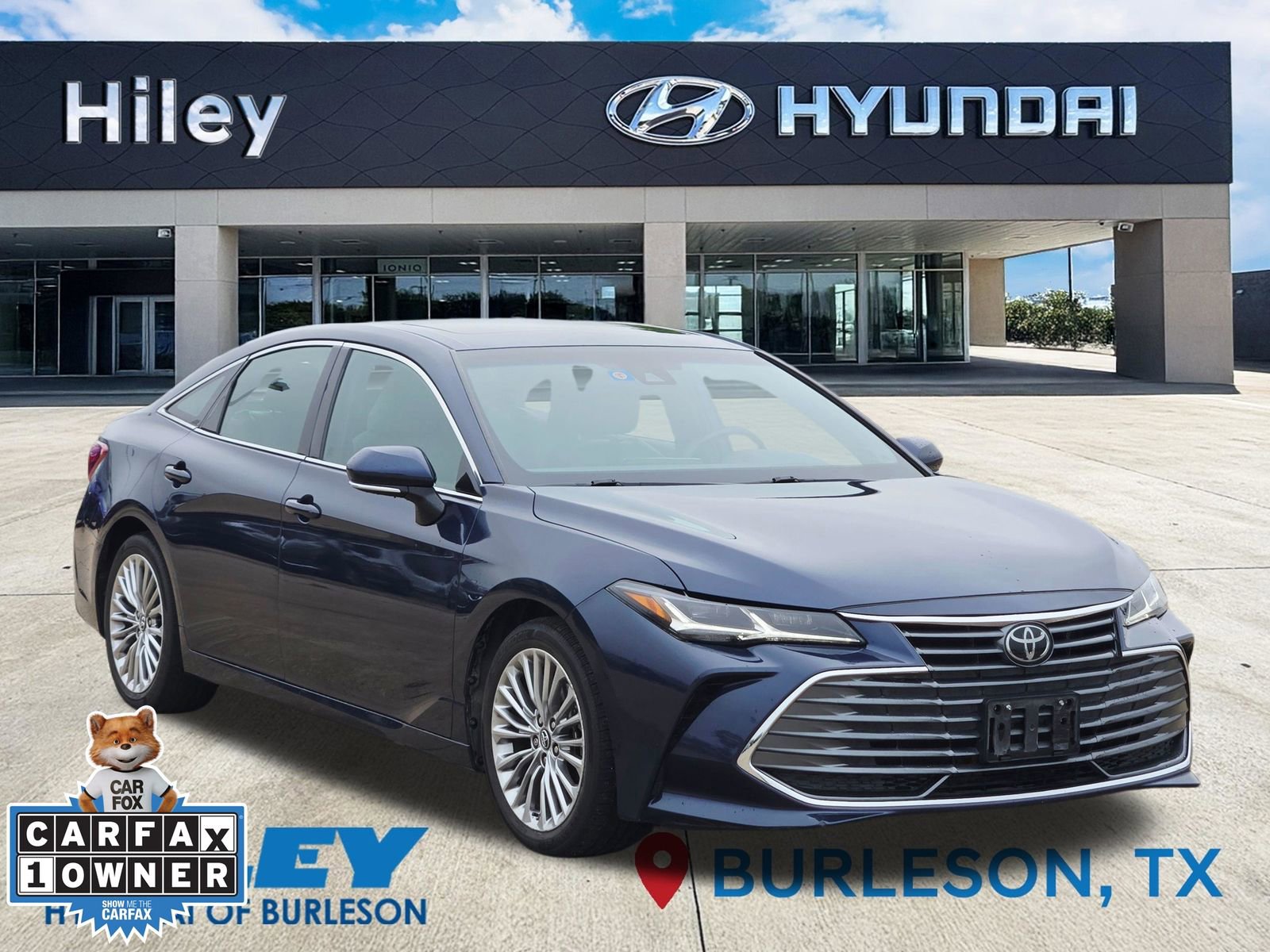 Used 2019 Toyota Avalon Limited FWD image 2