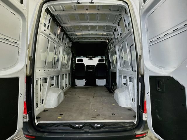 Used 2025 Mercedes-Benz Sprinter 2500 image 3