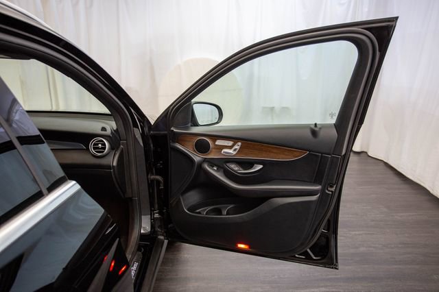 Used 2020 Mercedes-Benz GLC 300 4MATIC w/ Parking Assistance Package image 17