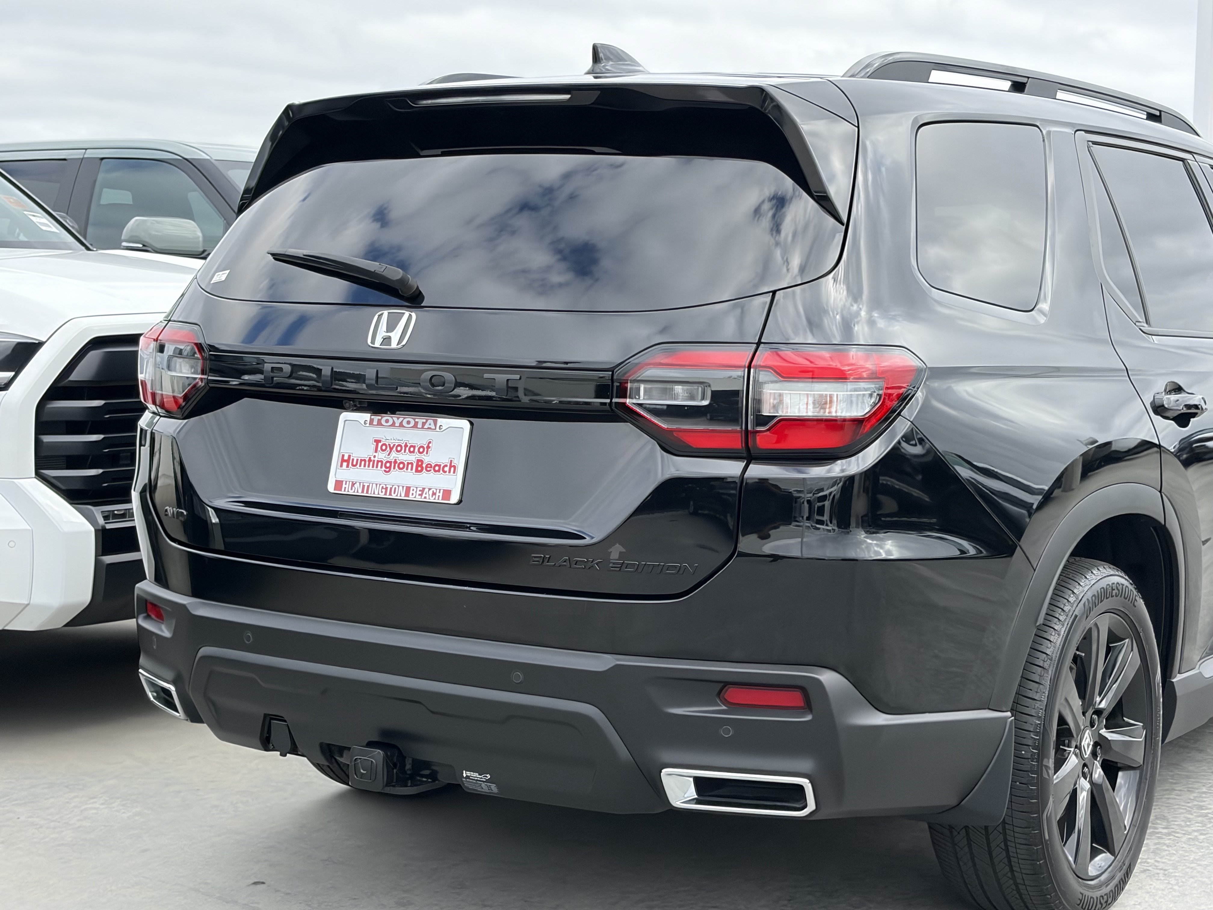 Used 2025 Honda Pilot Black Edition image 4