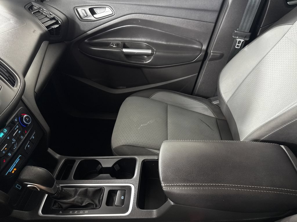 Used 2018 Ford Escape SE FWD image 19