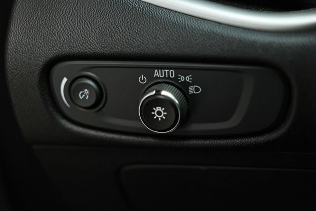 Used 2023 Chevrolet Malibu LT FWD image 17