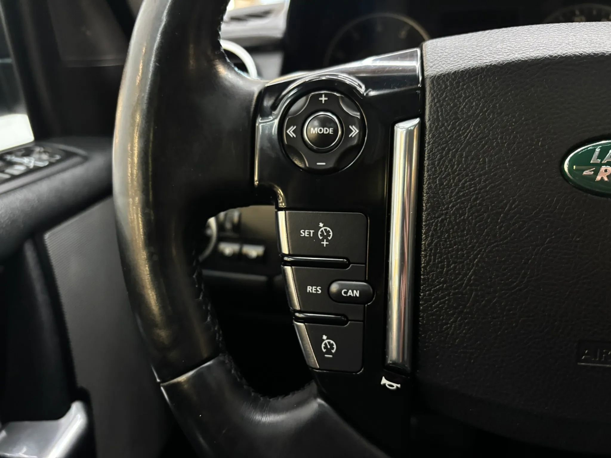 Used 2013 Land Rover LR4 HSE AWD/4WD image 16