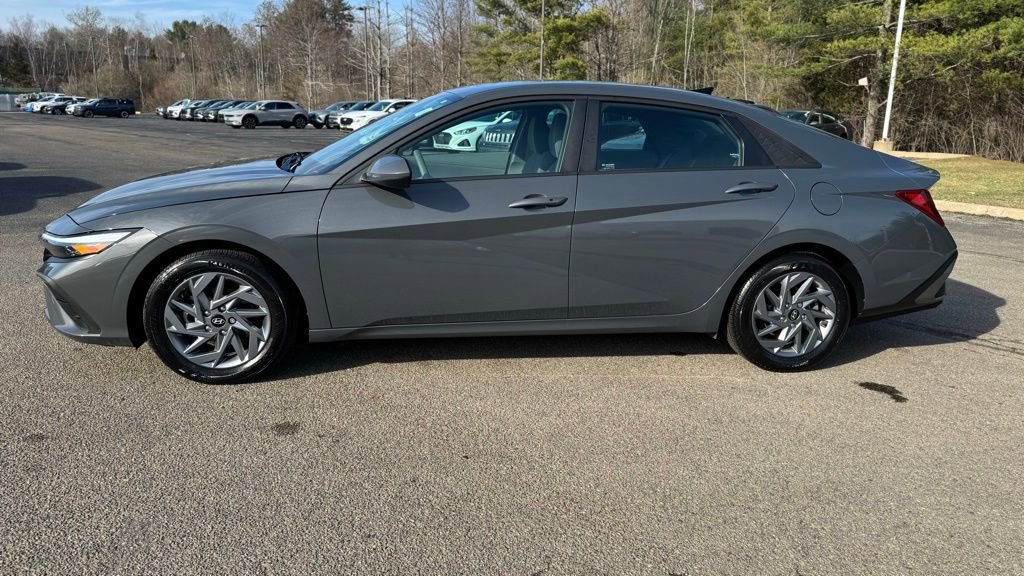 Used 2024 Hyundai Elantra SEL image 4