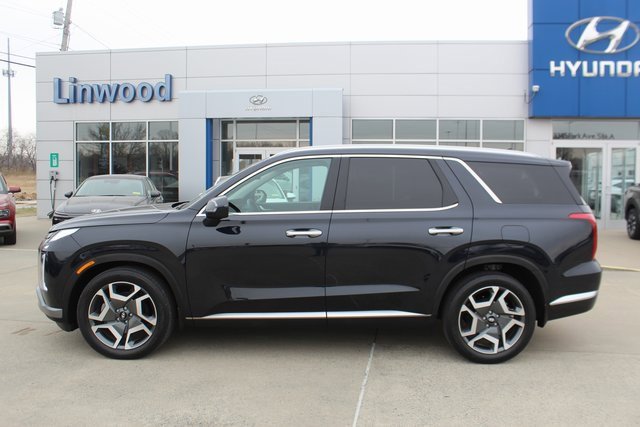 Used 2024 Hyundai Palisade Limited image 2
