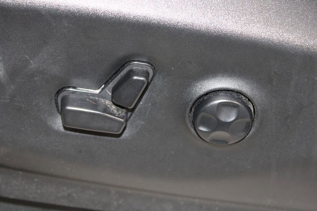 Used 2024 Chrysler Pacifica Touring-L image 17