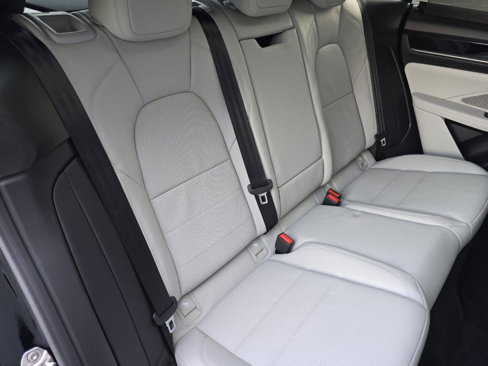 New 2025 Porsche Macan 4S Electric AWD/4WD image 28