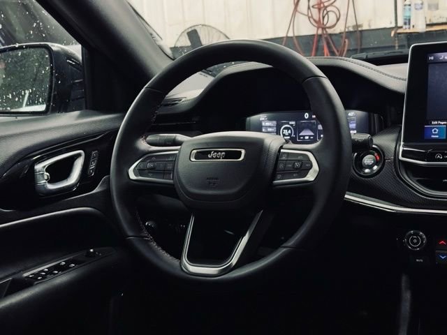Used 2025 Jeep Compass Trailhawk w/ Trailhawk Elite Group image 24
