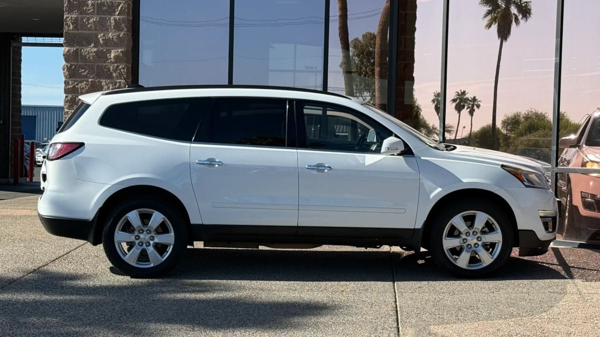 Used 2017 Chevrolet Traverse LT w/ Style and Technology Package AWD/4WD image 14