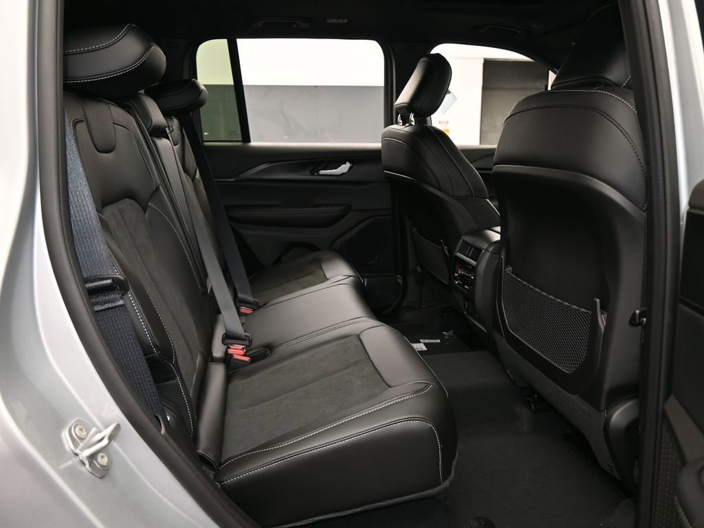 New 2025 Jeep Grand Cherokee Altitude image 35