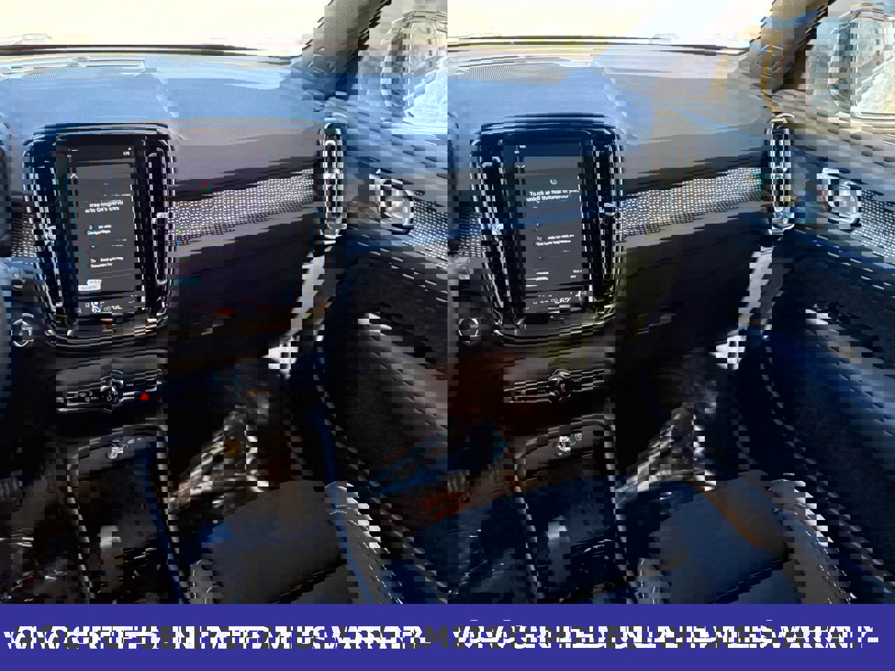 Certified 2025 Volvo XC40 B5 Plus image 15