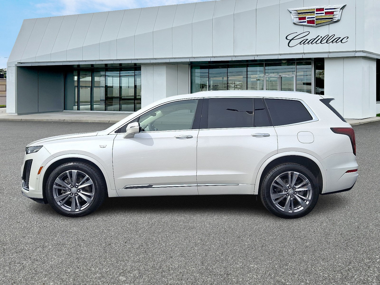 Certified 2023 Cadillac XT6 Premium Luxury w/ Technology Package image 2