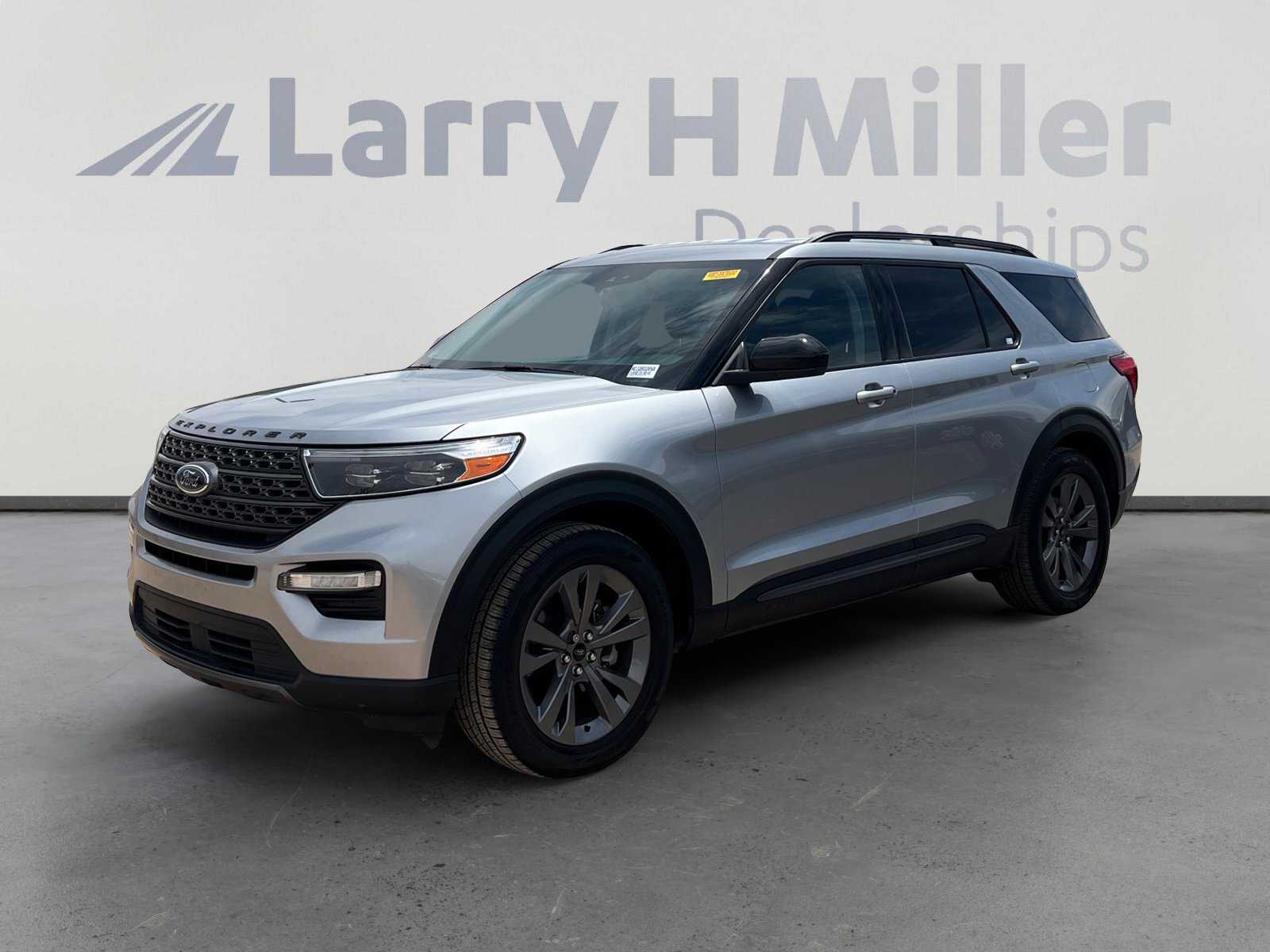 Used 2022 Ford Explorer XLT w/ Equipment Group 202A image 1