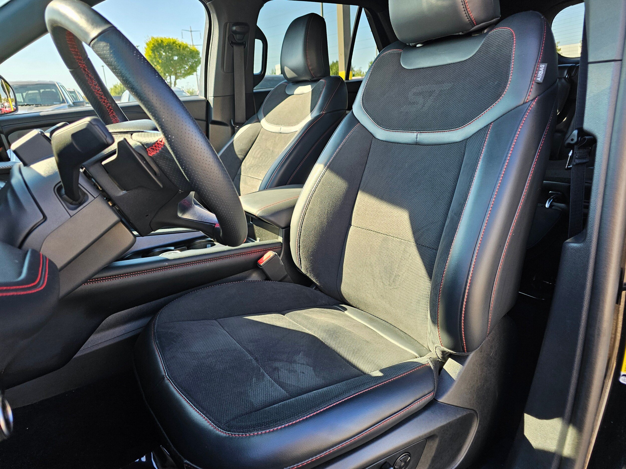 Used 2025 Ford Explorer ST w/ Sun And Sound Package AWD/4WD image 23