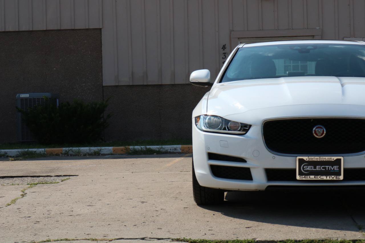 Used 2017 Jaguar XE Premium AWD/4WD image 3