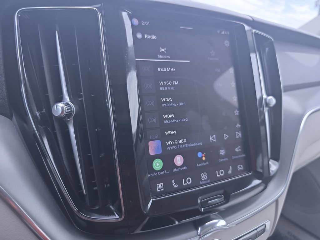 Used 2023 Volvo XC60 B5 Core image 22