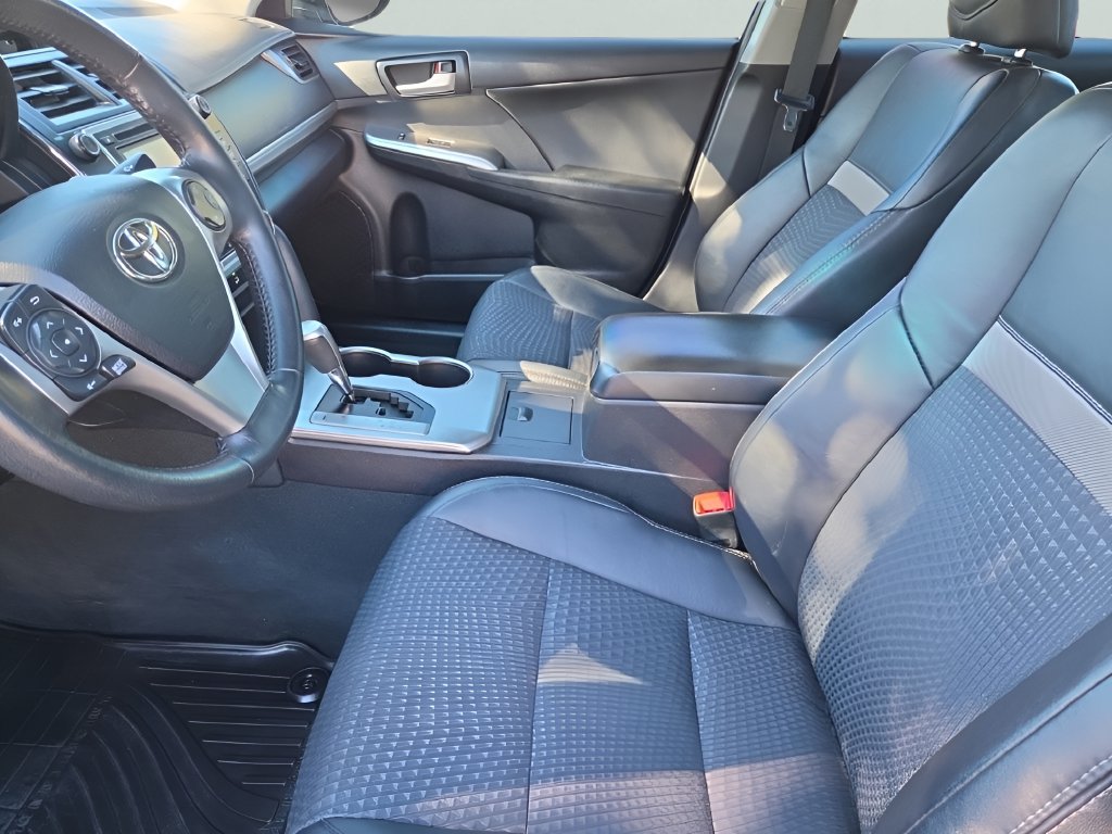 Used 2014 Toyota Camry SE FWD image 17