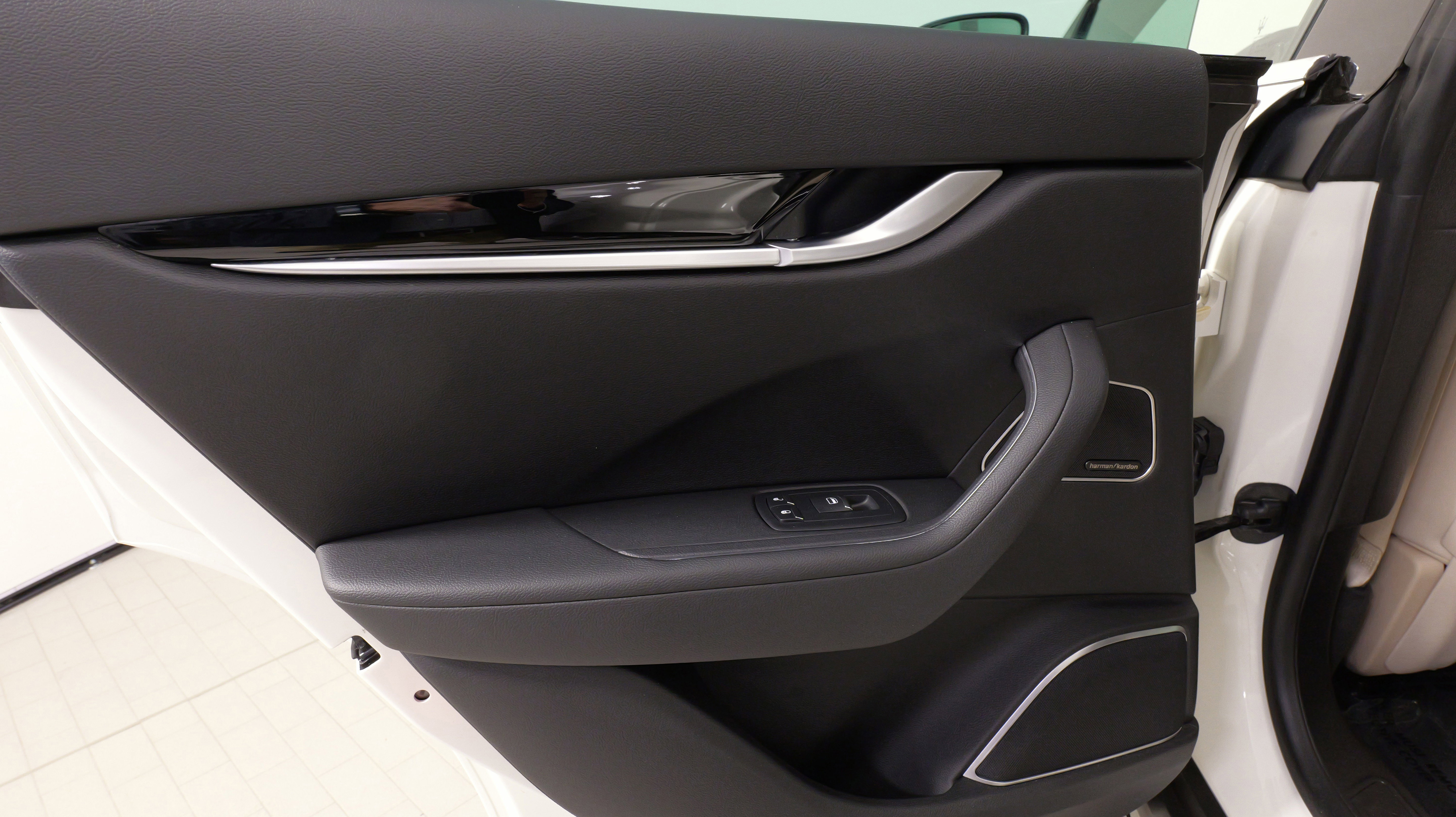 Used 2018 Maserati Levante image 33