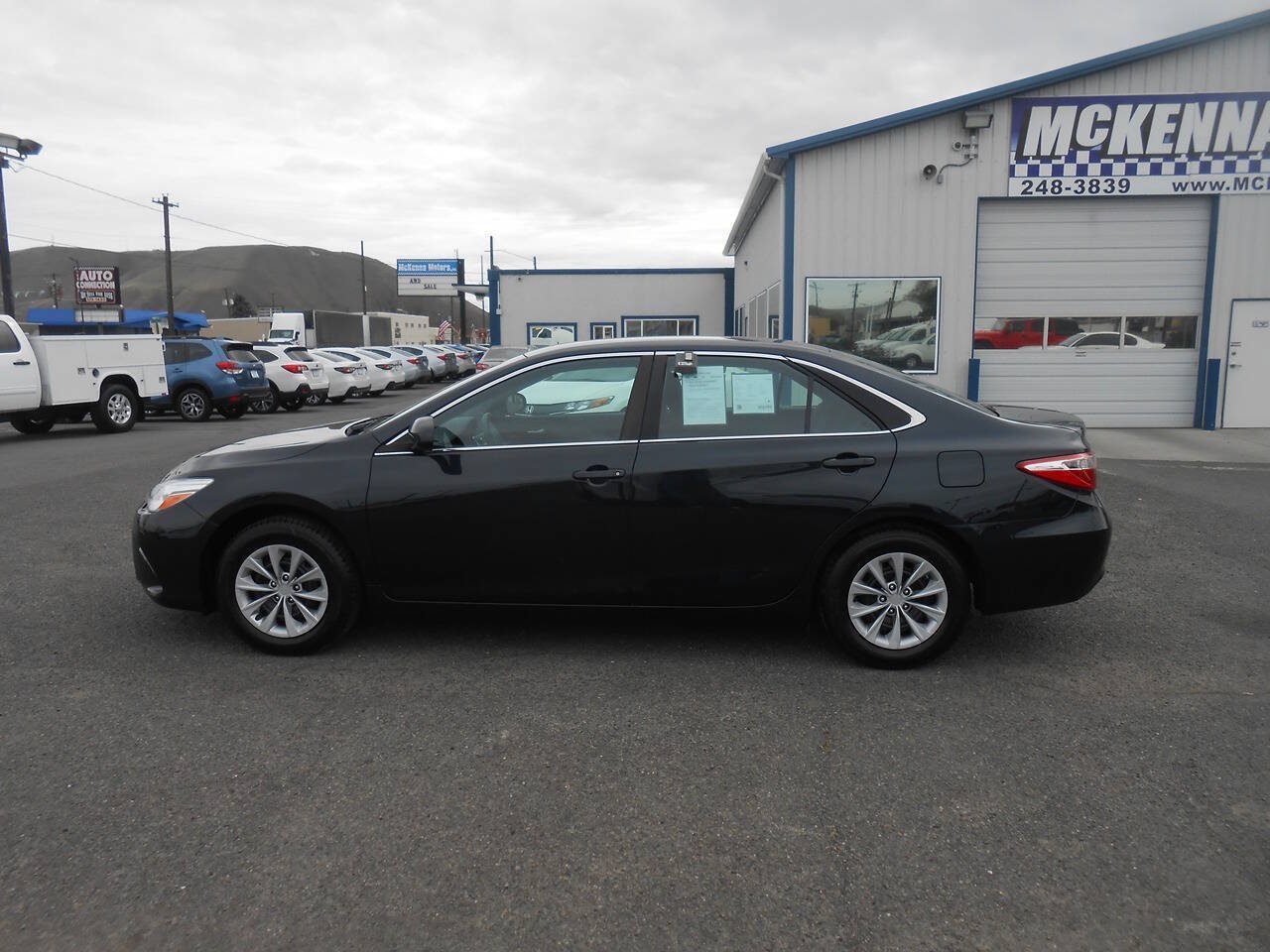 Used 2017 Toyota Camry LE FWD image 6