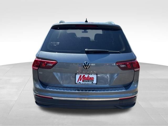 Used 2023 Volkswagen Tiguan SE w/ Panoramic Sunroof Package FWD image 6