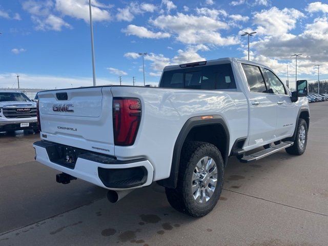 Used 2024 GMC Sierra 3500 Denali image 3