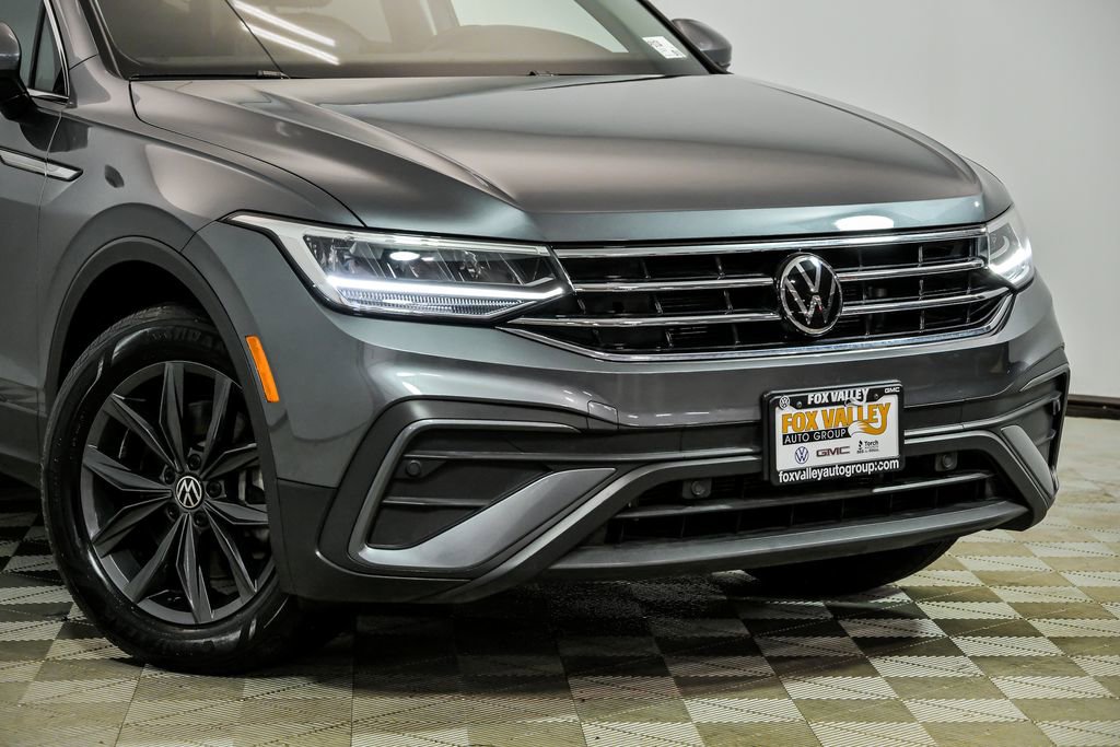 Used 2022 Volkswagen Tiguan SE image 2
