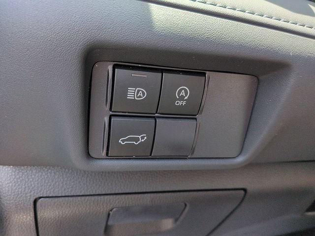 Used 2023 Toyota Highlander LE FWD image 17