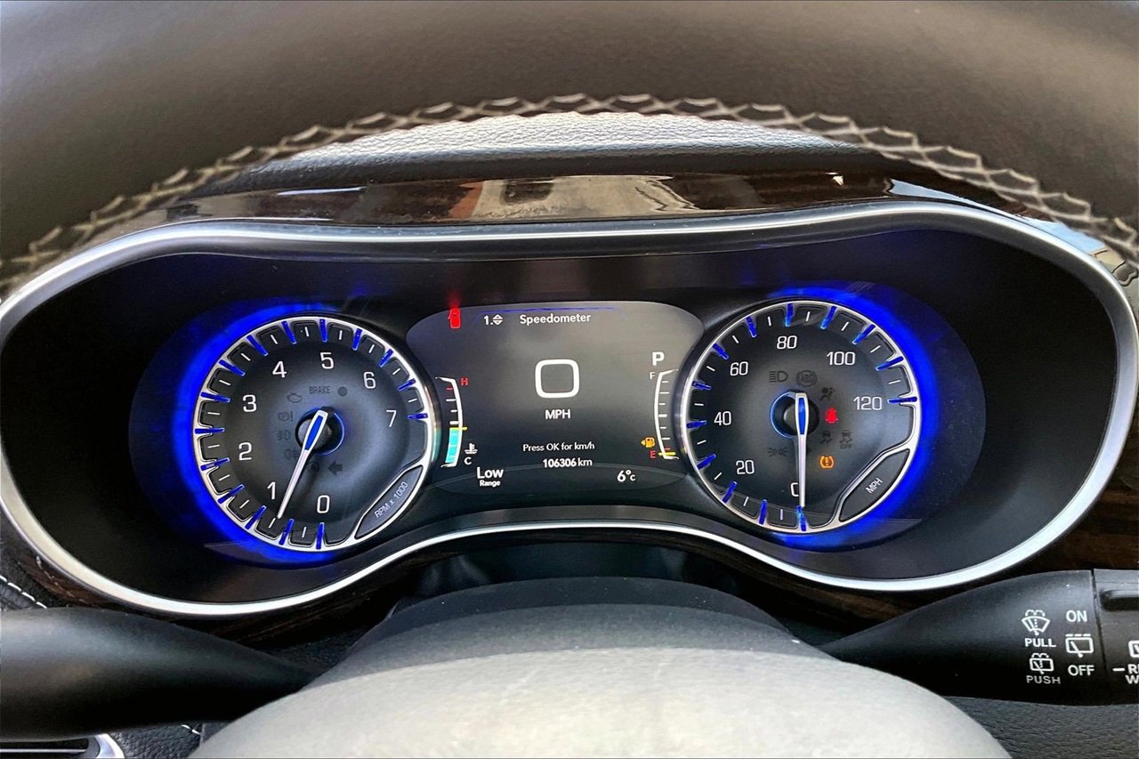 Certified 2023 Chrysler Pacifica Limited image 10