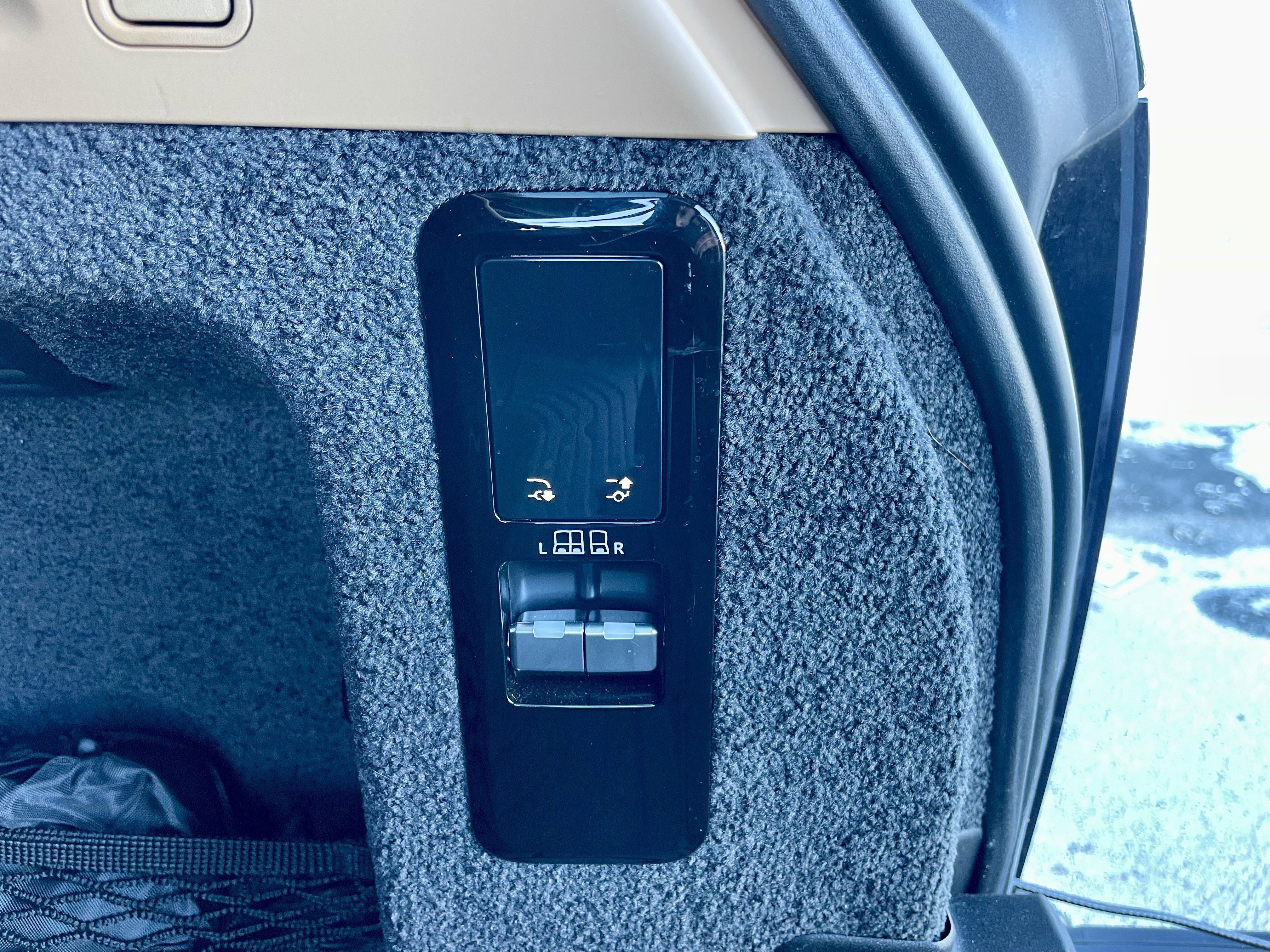 Used 2024 Land Rover Range Rover SE image 37