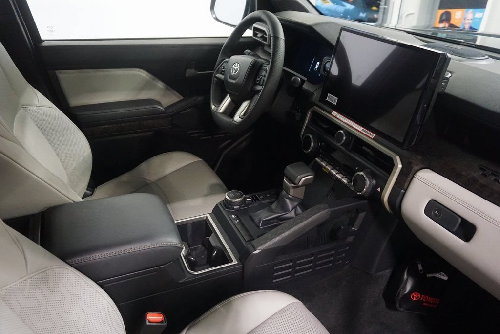 Certified 2025 Toyota Tacoma Limited AWD/4WD image 27