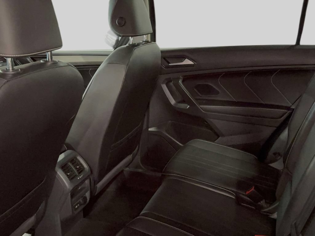 Used 2022 Volkswagen Tiguan SE AWD/4WD image 33