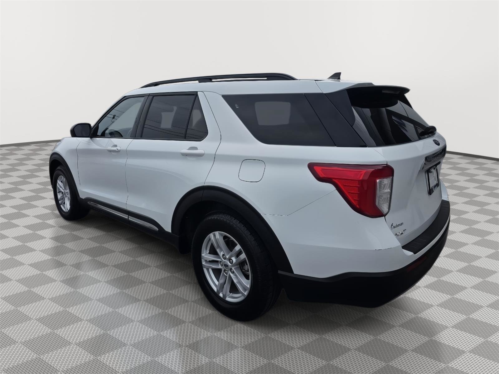 Used 2023 Ford Explorer XLT w/ Equipment Group 202A image 7