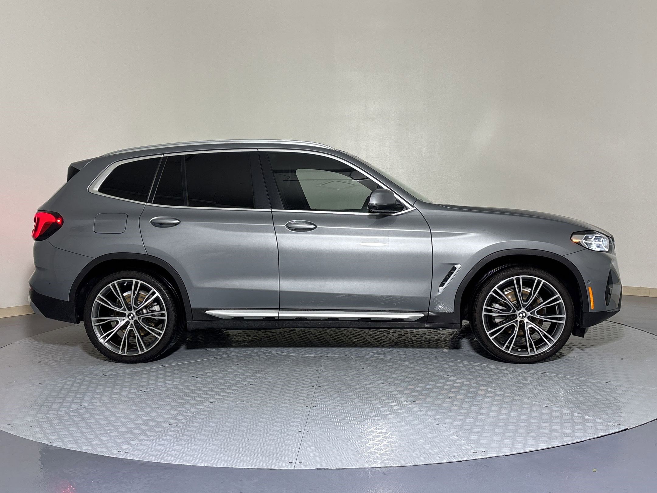 Certified 2024 BMW X3 sDrive30i w/ Convenience Package RWD image 8