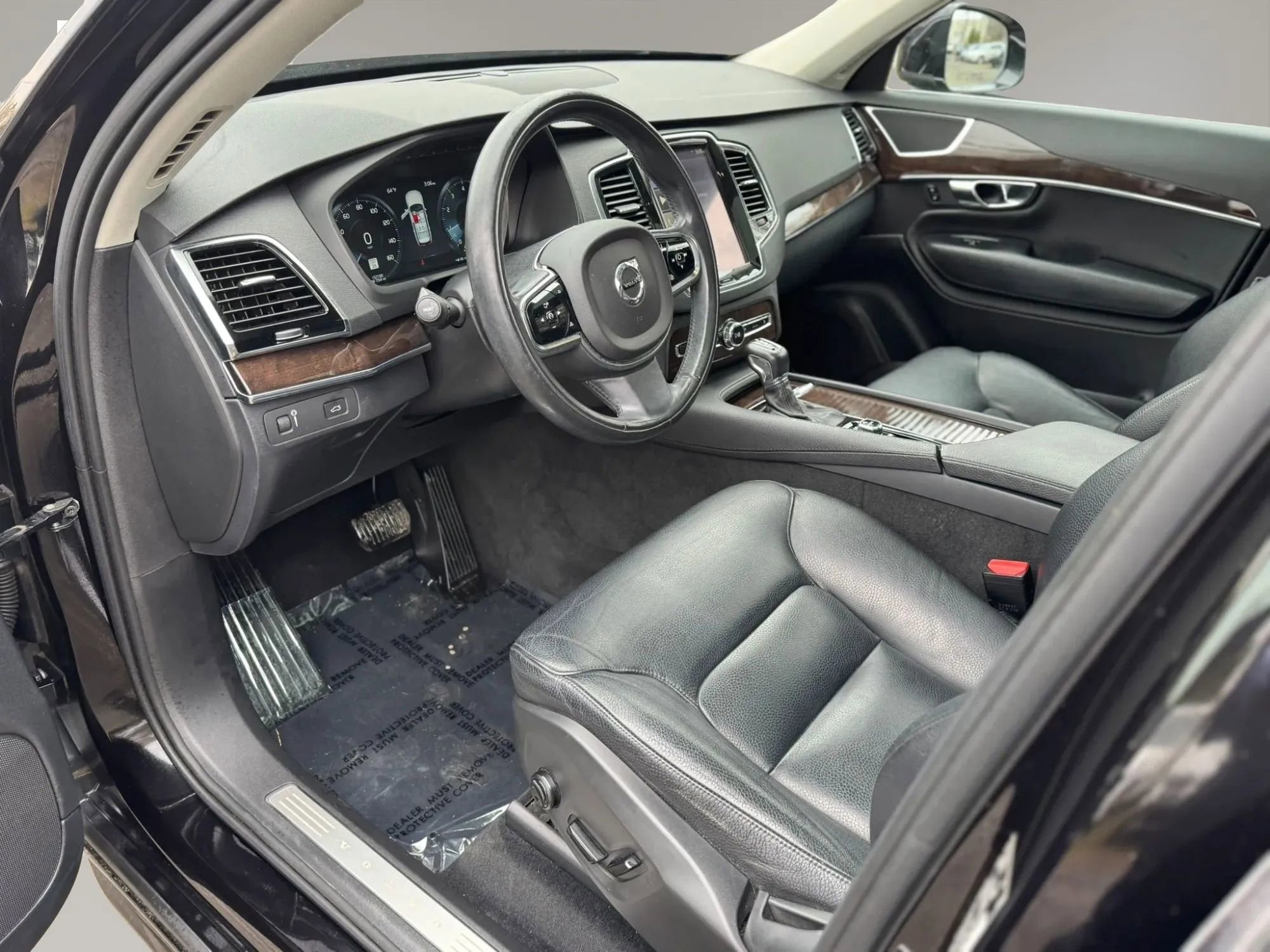 Used 2016 Volvo XC90 T5 Momentum image 12