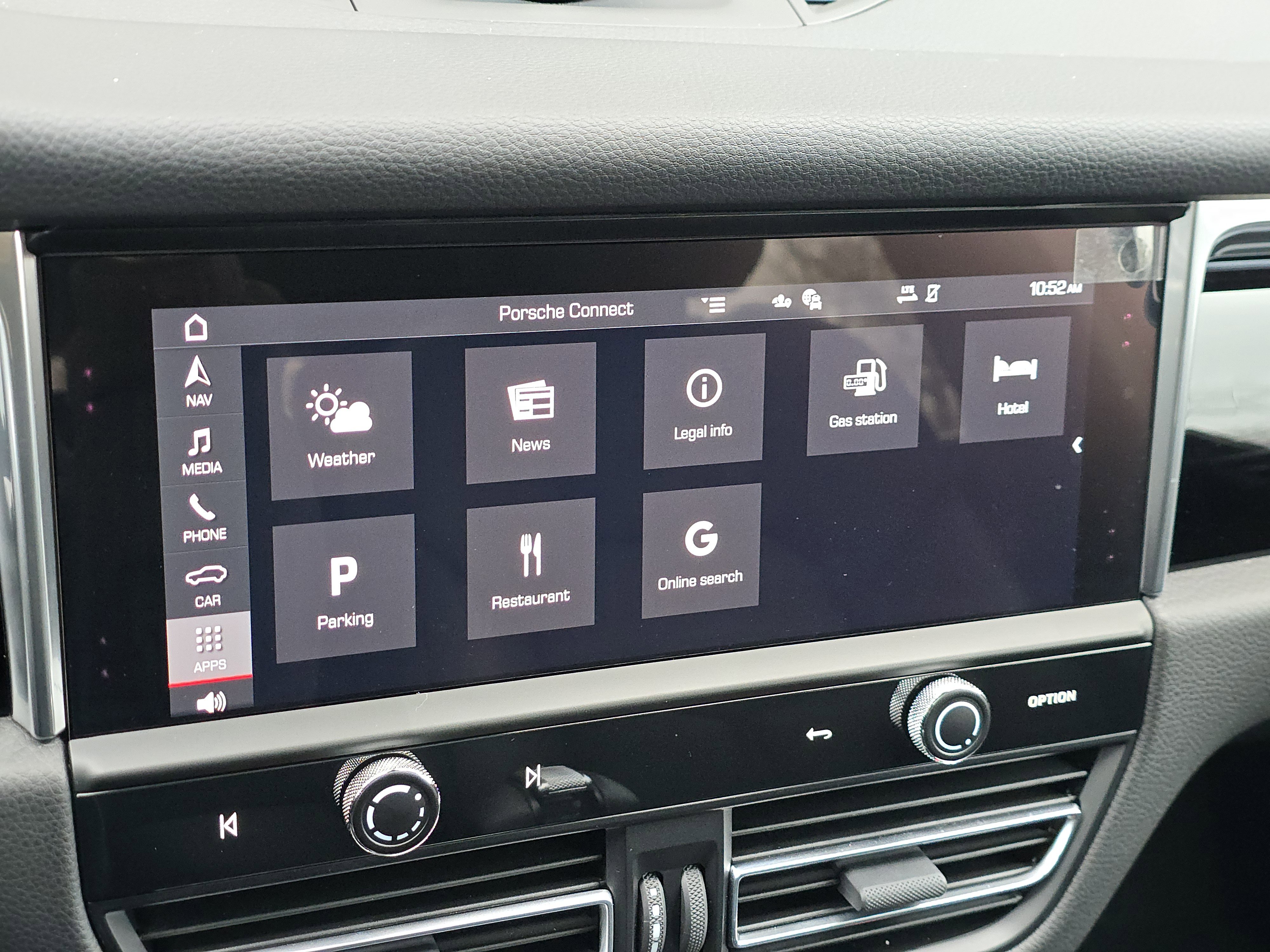 Certified 2025 Porsche Macan image 21