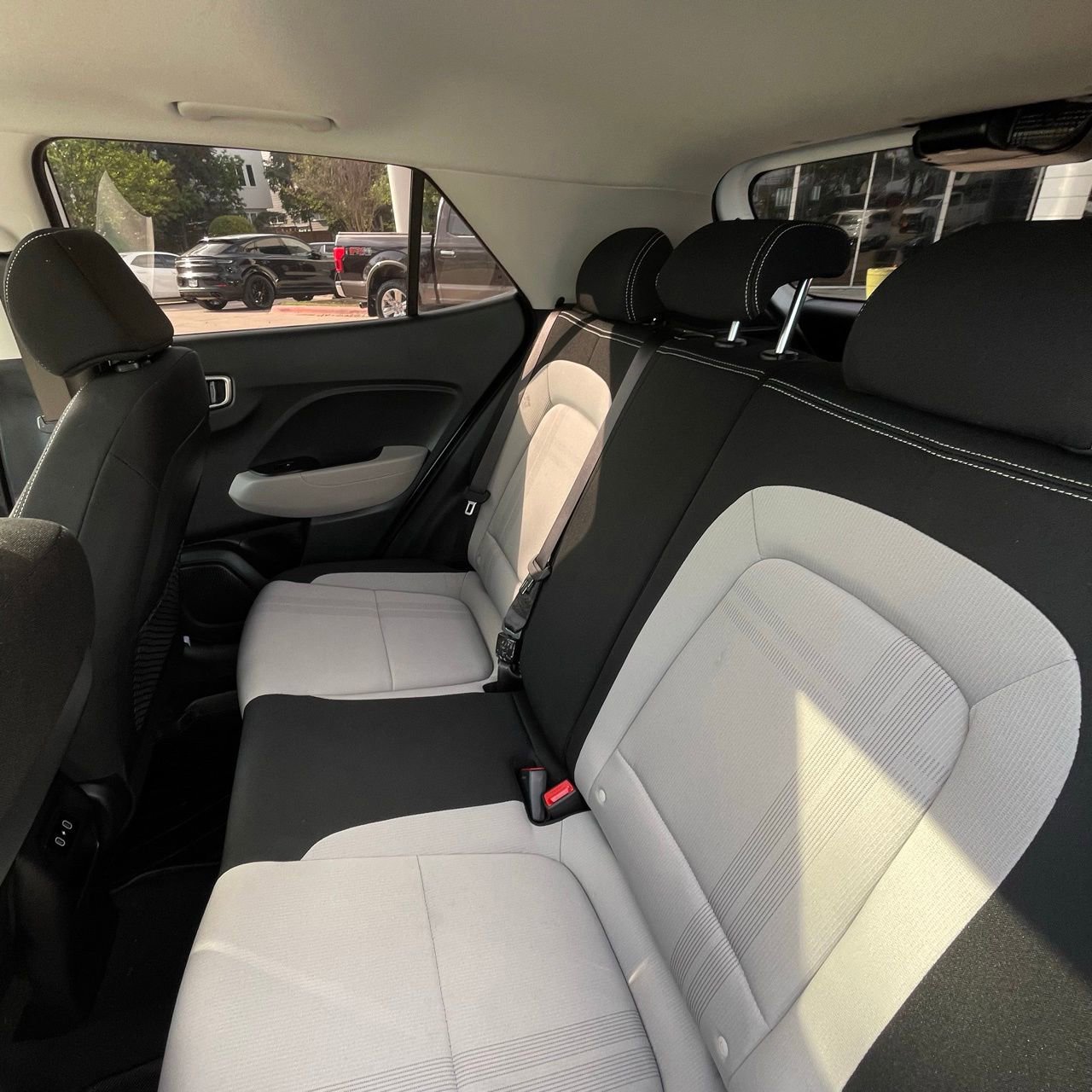 Used 2025 Hyundai Venue SEL FWD image 22