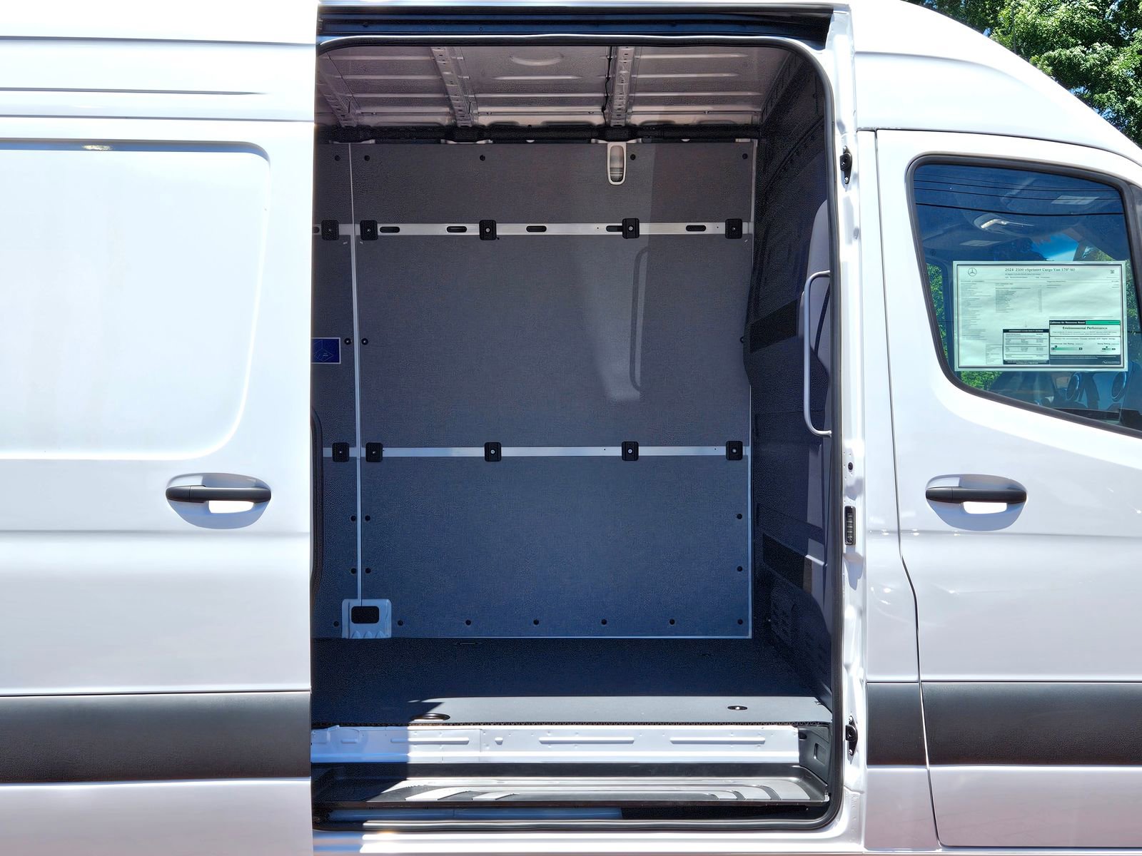 Used 2024 Mercedes-Benz eSprinter 170 Cargo image 2