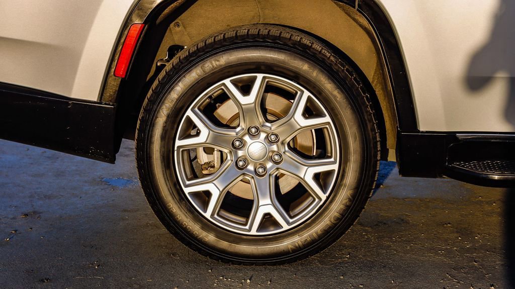 Used 2022 Jeep Wagoneer Series II image 12