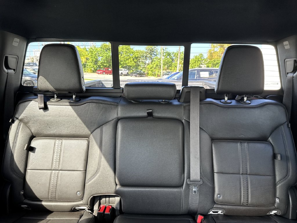 Used 2022 Chevrolet Silverado 1500 High Country w/ Technology Package AWD/4WD image 18