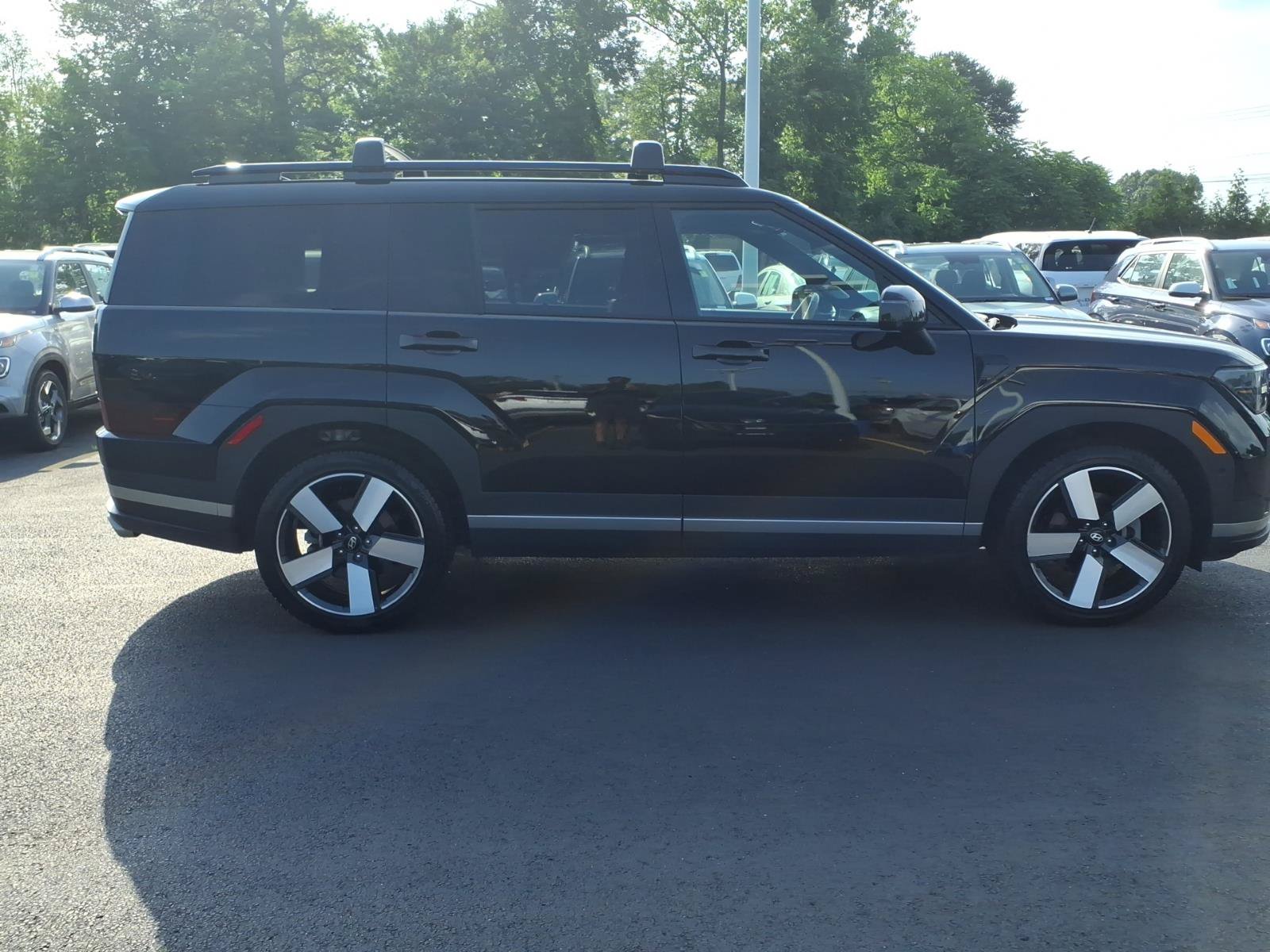 Certified 2025 Hyundai Santa Fe Limited AWD/4WD image 4