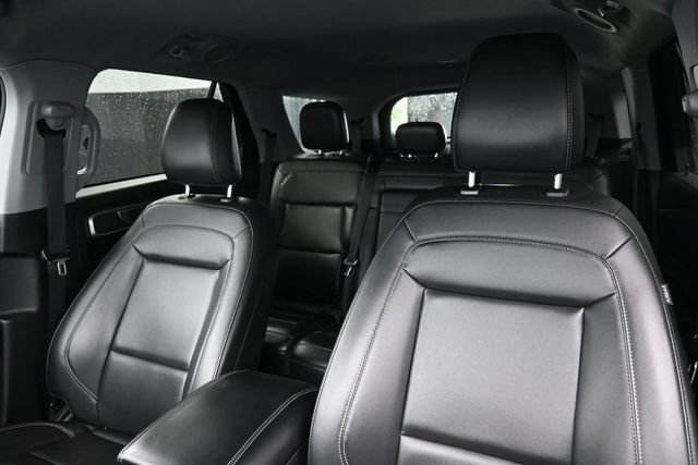 Used 2024 Ford Explorer XLT w/ Equipment Group 202A AWD/4WD image 15