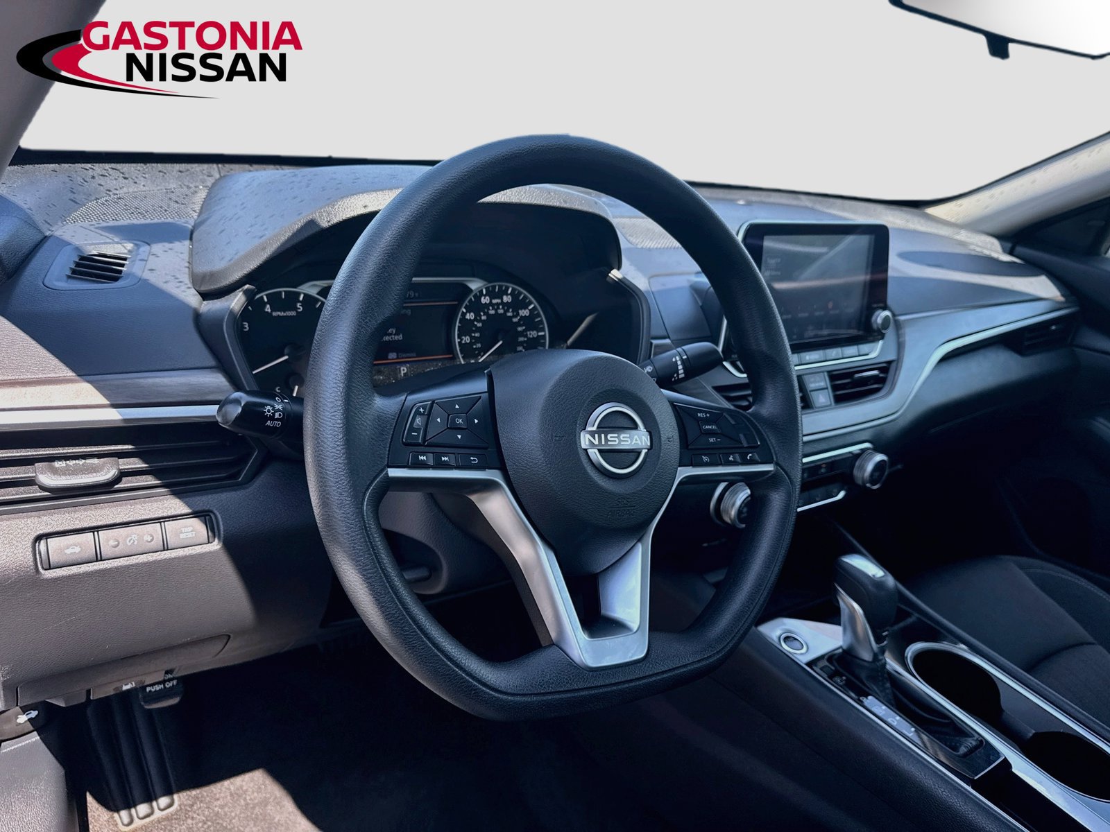 Used 2024 Nissan Altima 2.5 SV FWD image 11