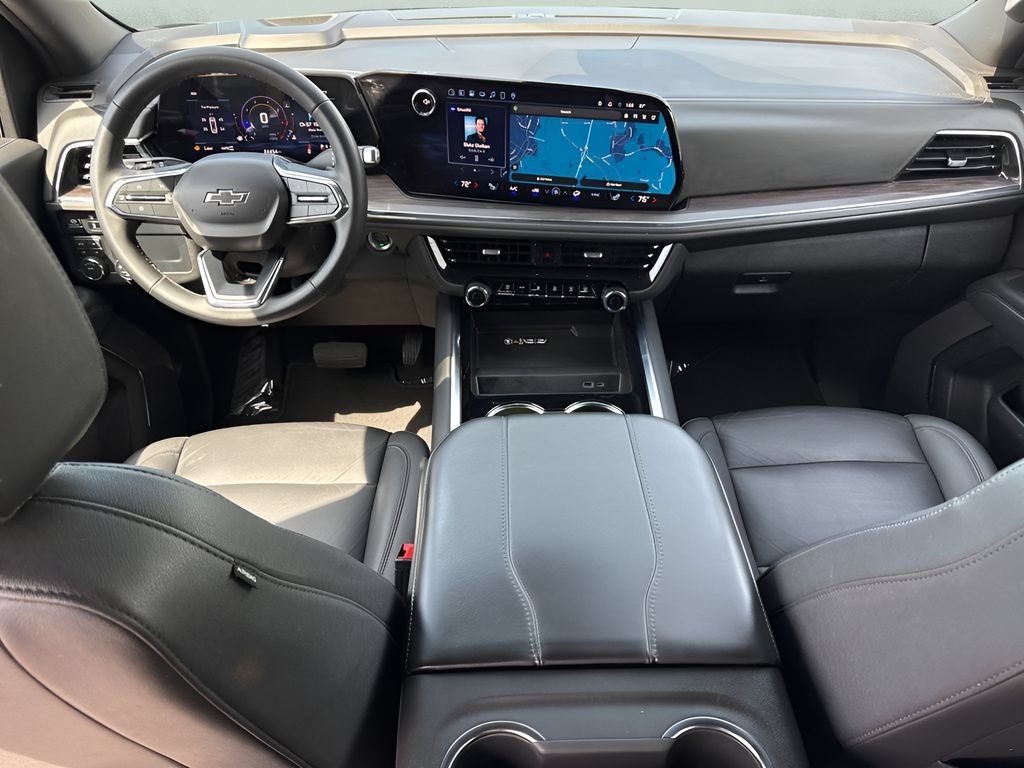 Used 2025 Chevrolet Suburban Z71 AWD/4WD image 15
