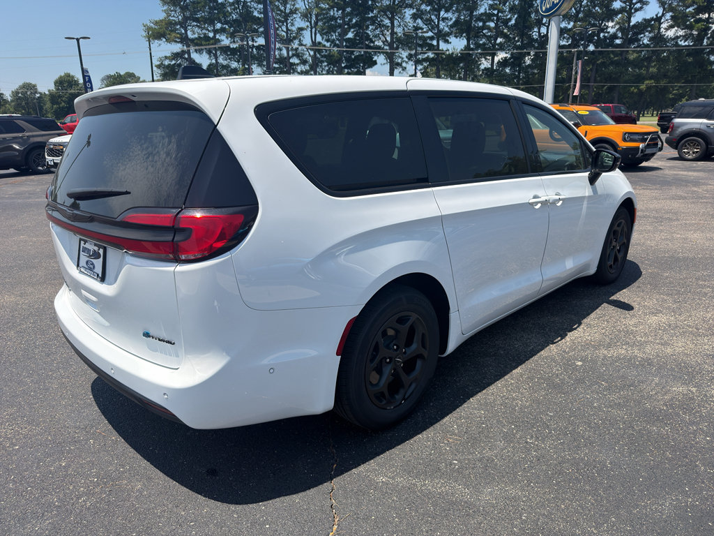 Used 2024 Chrysler Pacifica Limited FWD image 6