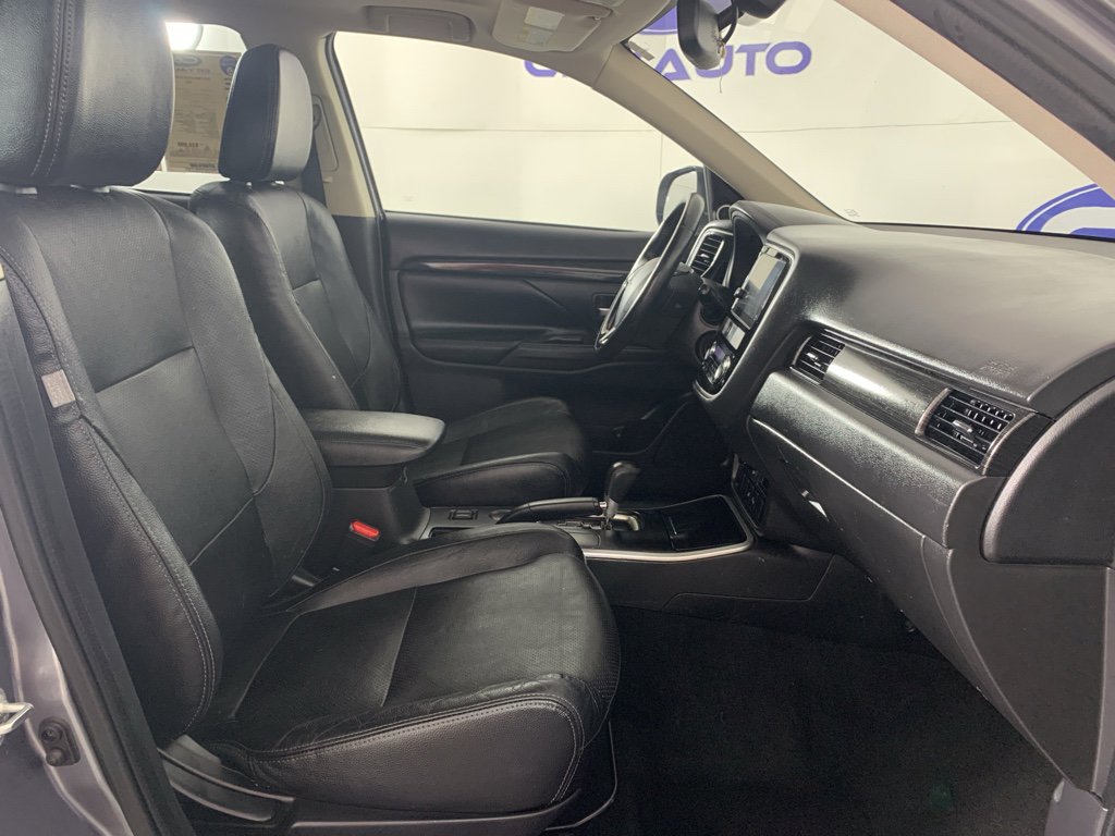 Used 2018 Mitsubishi Outlander SEL image 40