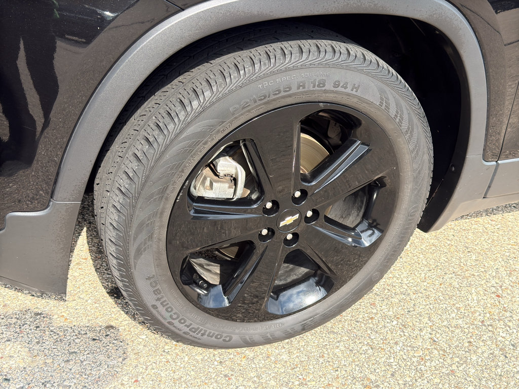 Used 2017 Chevrolet Trax Premier w/ Midnight Edition FWD image 8